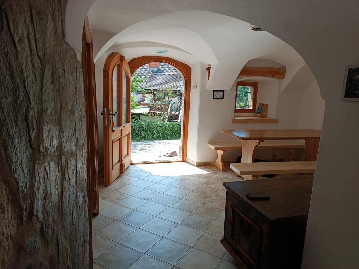 Pr Mocnk Hostel Bled Bagian luar foto