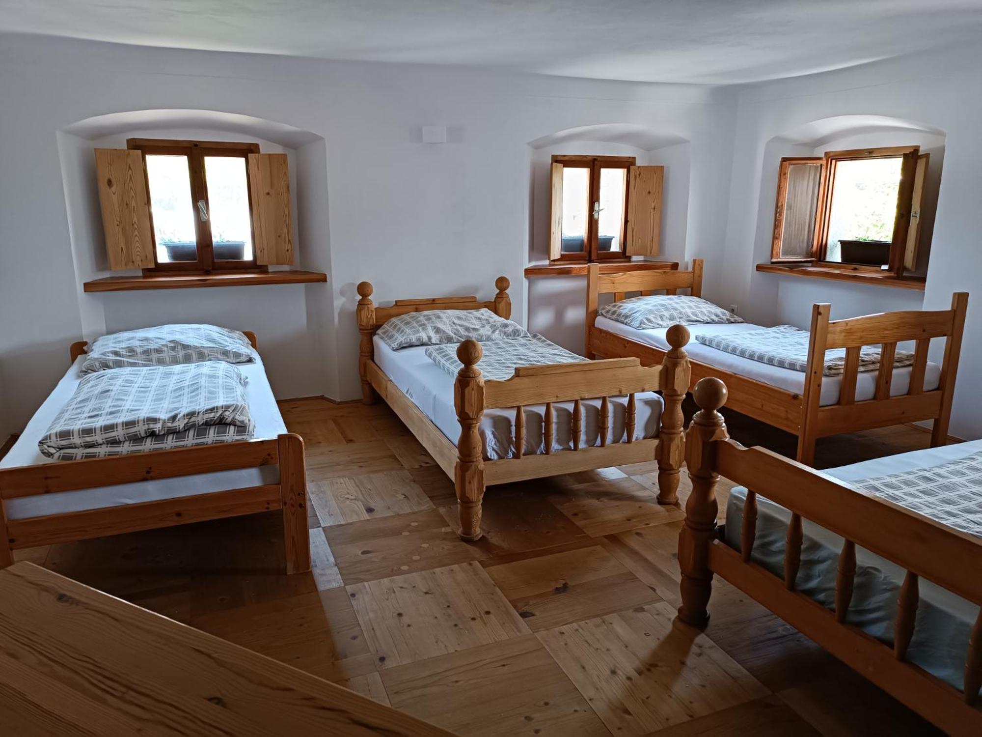 Pr Mocnk Hostel Bled Bagian luar foto